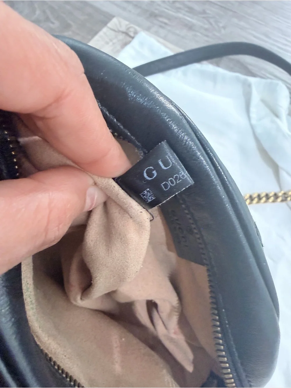 Gucci Black GG Marmont Round Crossbody - Picture 7 of 8